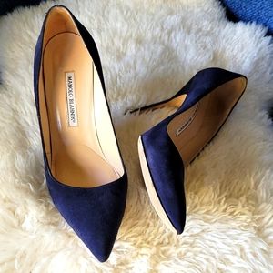 Manolo Blahnik ink blue pumps. Size 40 1/2